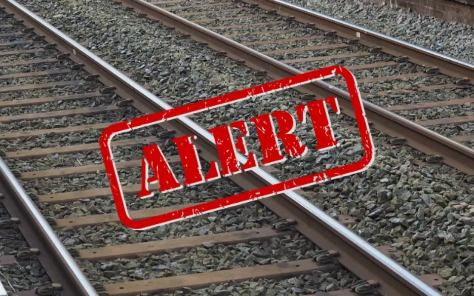 Fall Detection & Warning System using Geofencing for Rail Passenger Safety 