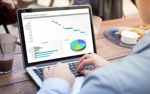 The Evolution of Work: Adapting to a Digital and AI-driven Landscape