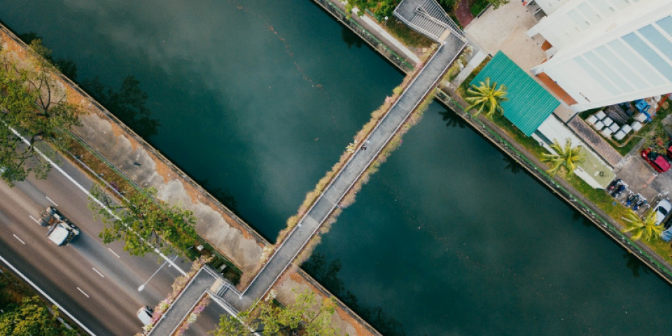 AI-based Automatic Contour-following of Roads and Canals