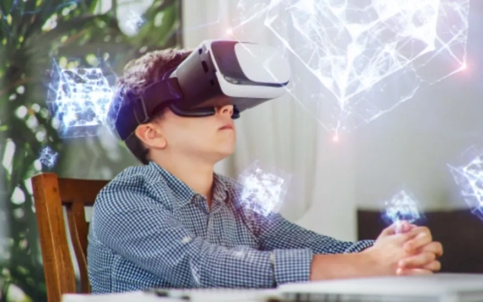 The Rise of Virtual Reality: Redefining the Future of Experiences