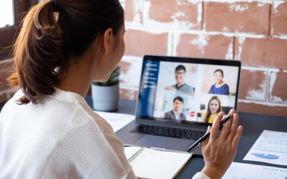 8 TIPS TO ACE VIRTUAL MEETINGS