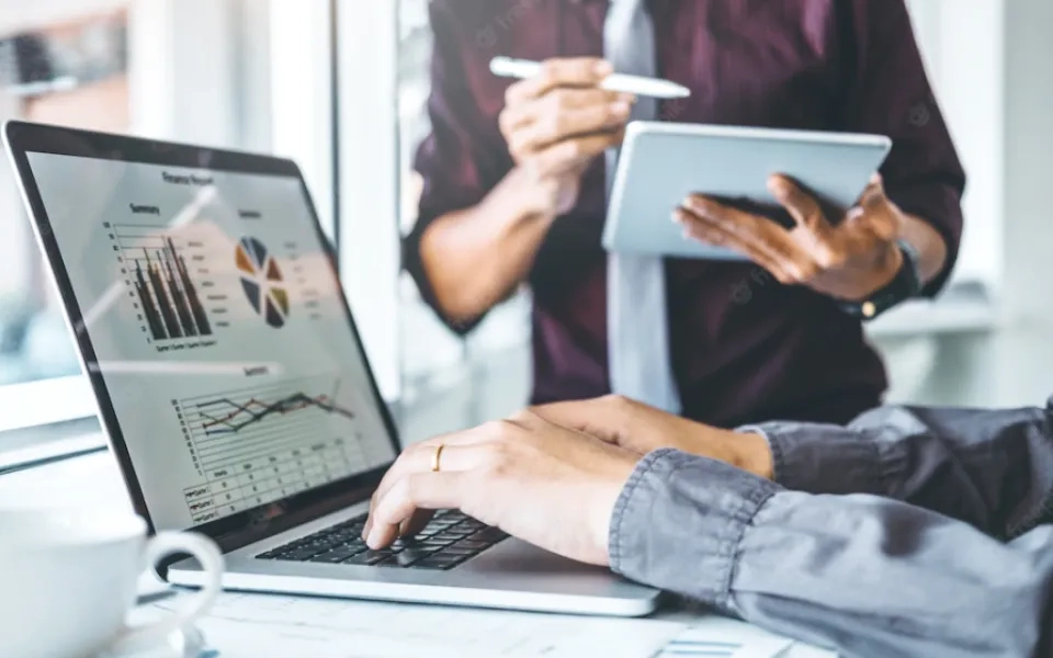 Demand Planning in a Dynamic Supply Chain 