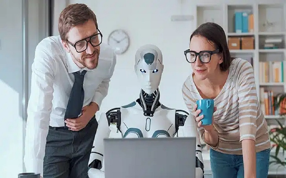 AI Agents: The Intelligent Leap Beyond Traditional Chatbots in Insurance
